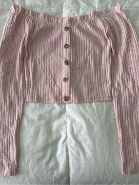 Button-Front Ribbed Off-Shoulder Crop Top in Light Pink